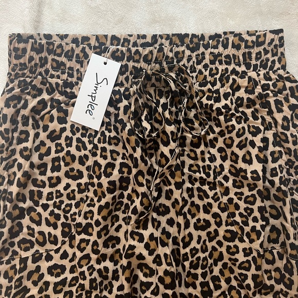 SHEIN Jogger Style Leopard Flowy Pants - Picture 3 of 3